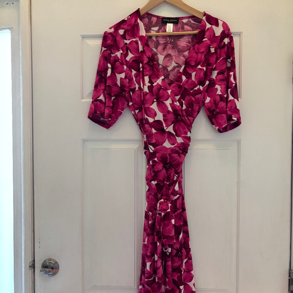 Julie Dillon floral wrap style dress. Size 14W